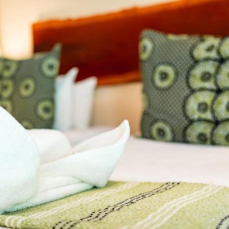 Bayete Guest Lodge Air Terjun Victoria Bagian luar foto