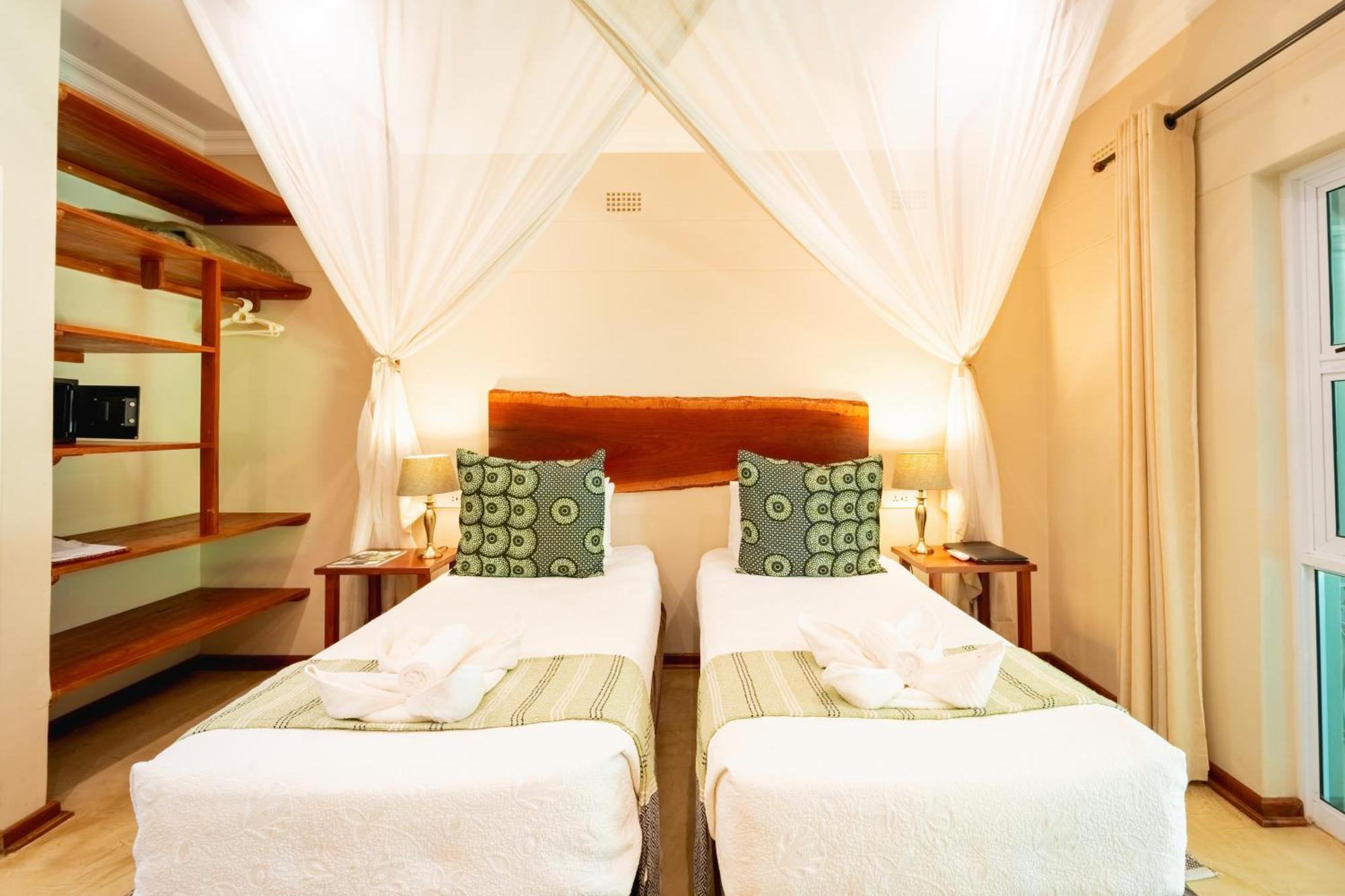 Bayete Guest Lodge Air Terjun Victoria Bagian luar foto