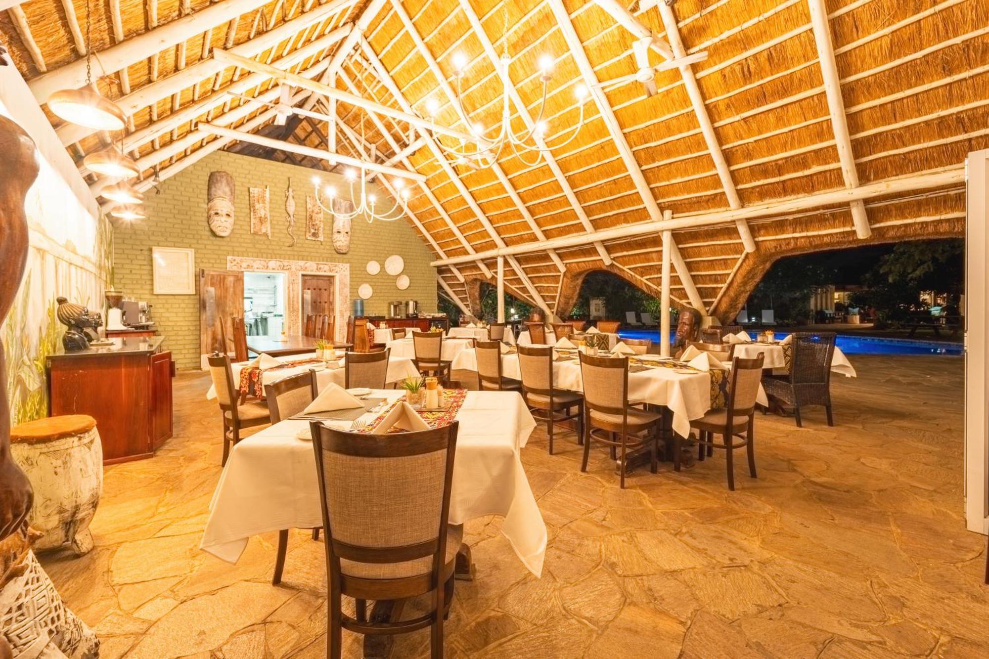 Bayete Guest Lodge Air Terjun Victoria Bagian luar foto